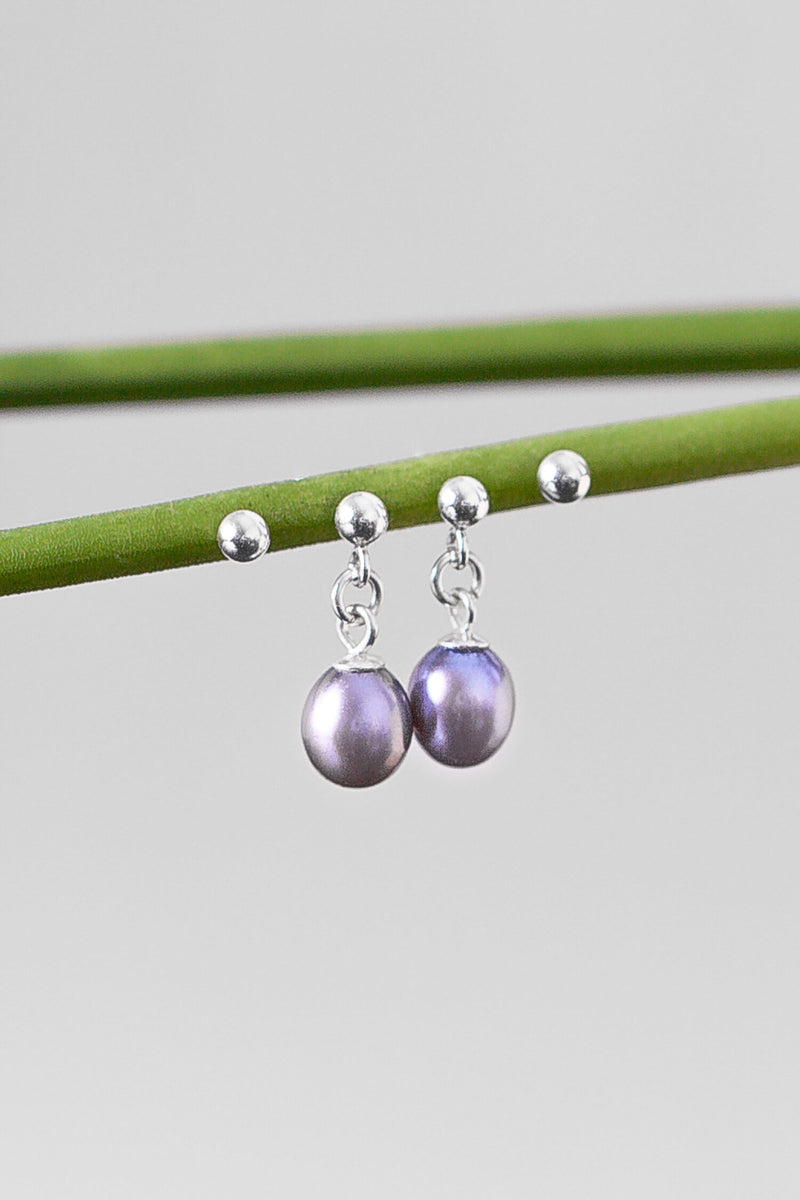 Black pearl stud earrings